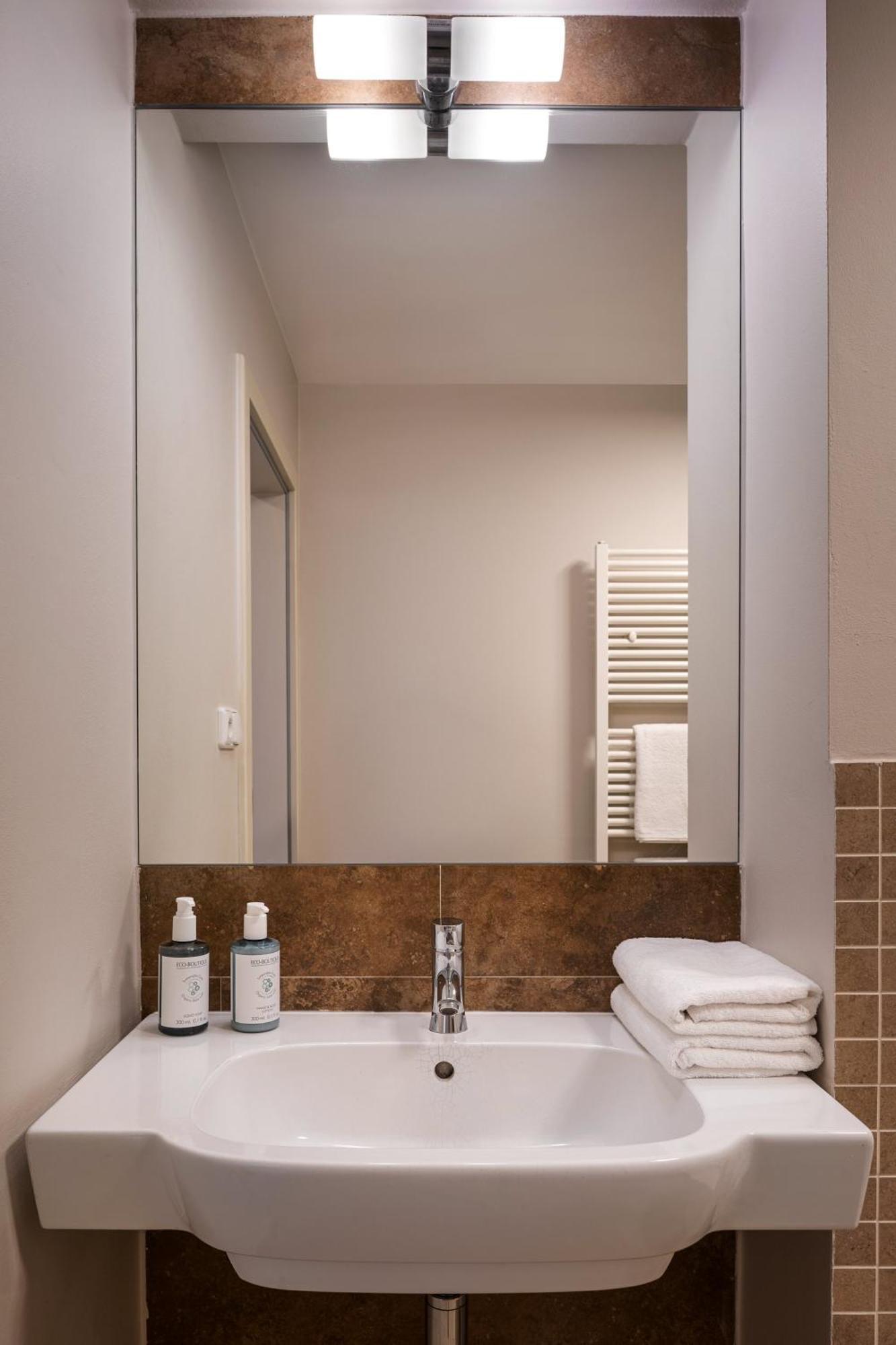 Trevi Hotel